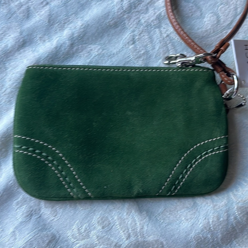 🆕 Coach Hunter Green suede wristlet purse w light brown leather strap/zip close - Picture 2 of 3